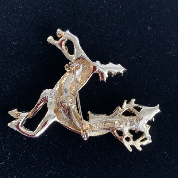Gerry’s VTG  Reindeer Brooch Pin Enamel Gold Tone Holly Leaves Berries Christmas - Picture 8 of 13